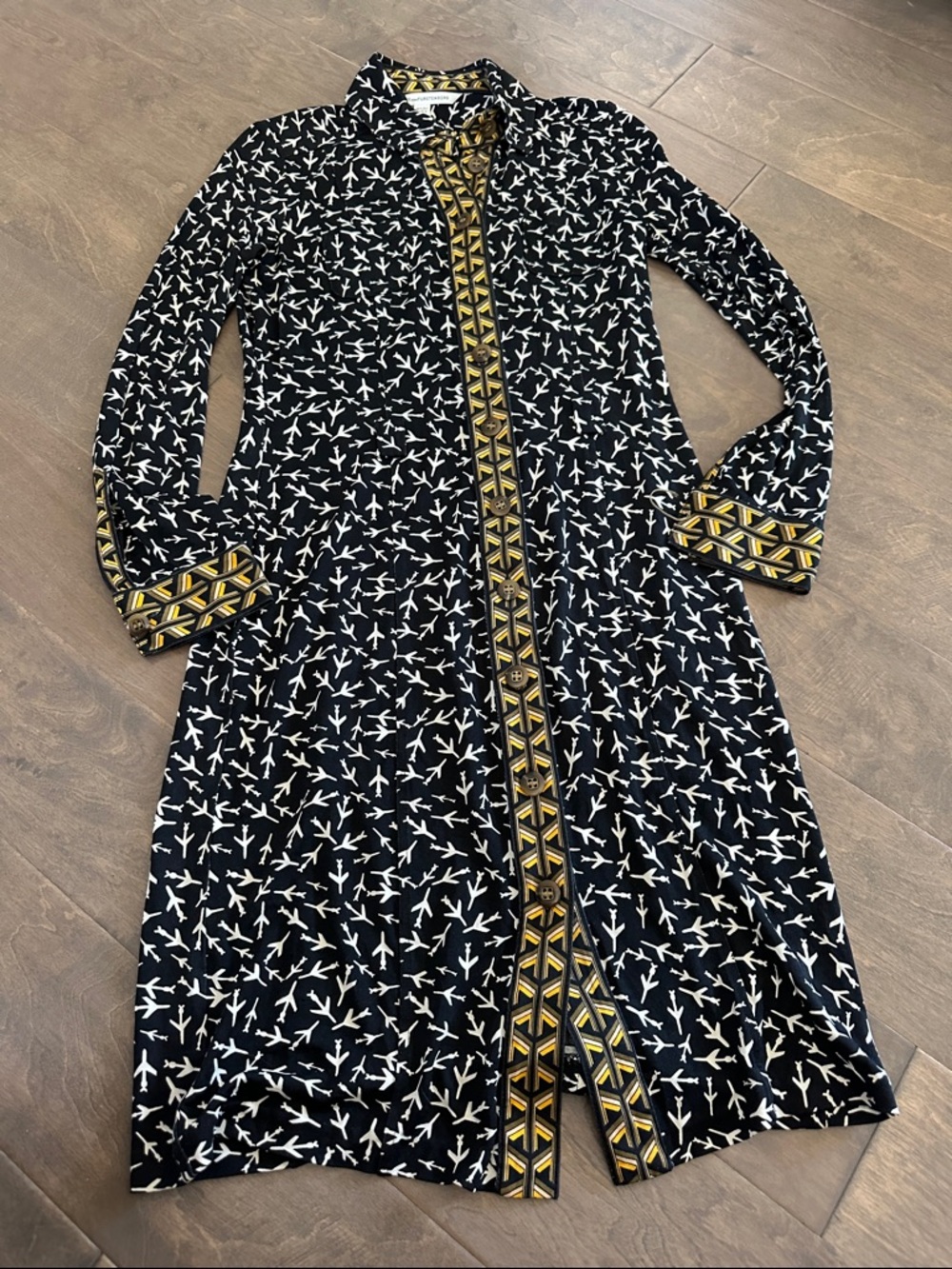 Diane Von Furstengurg Black and White Printed Long Sleeve Dress with Gold Trim